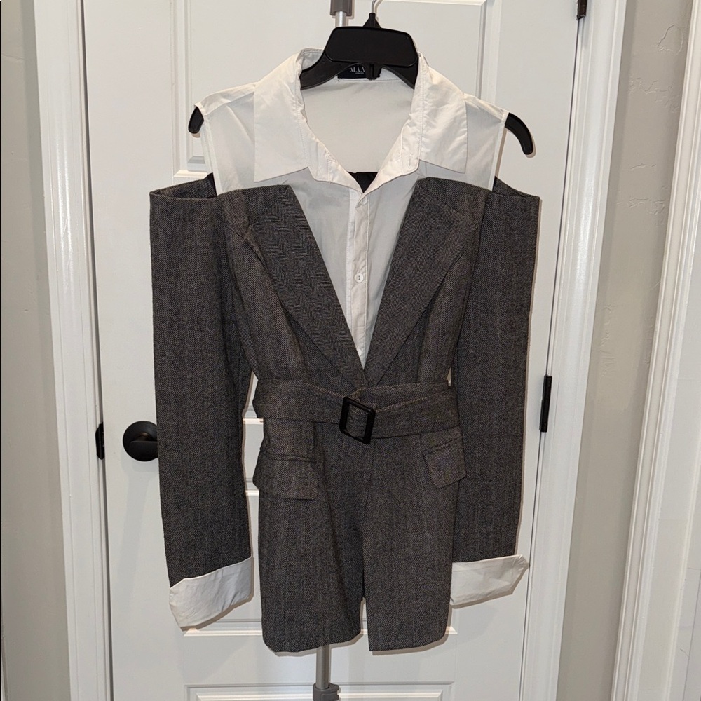 🤩⭐️MAAC LONDON DESIGNER Stylish Tweed Charcoal Blazer with White Details - RARE!